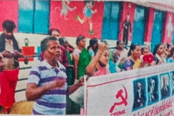 அங்கன்வாடி மையத்திற்கு ஆசிரியர் நியமிக்க கோரி ஆர்ப்பாட்டம்